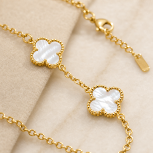 mother_of_pearl_clover_bracelet_close_up_v1